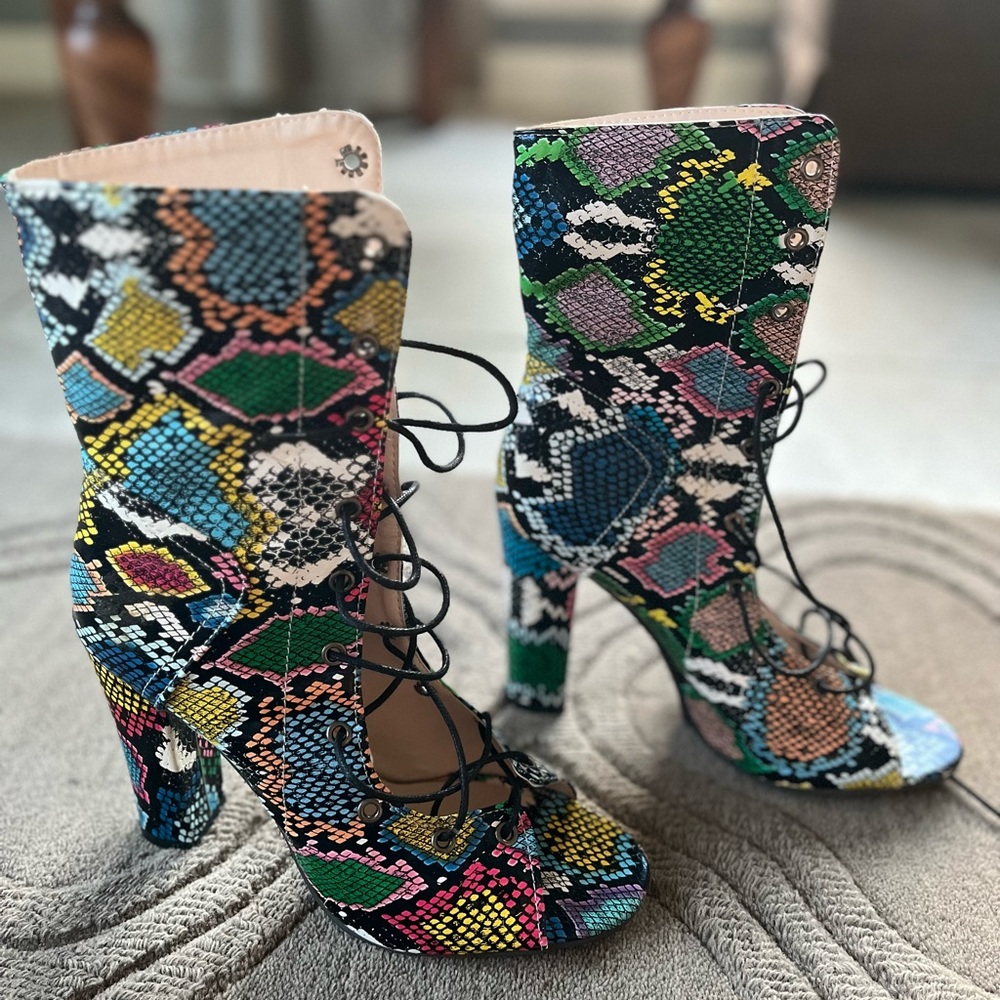 ✨ Serpentine Sexy Lace Up Boots